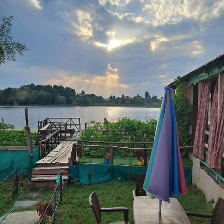 Lakeside Homestay Srinagar Eksteriør bilde