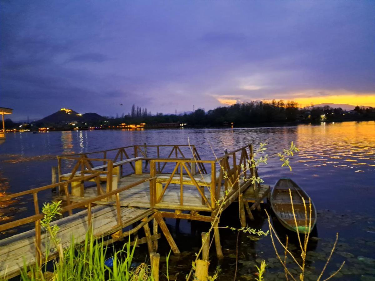 Lakeside Homestay Srinagar Eksteriør bilde