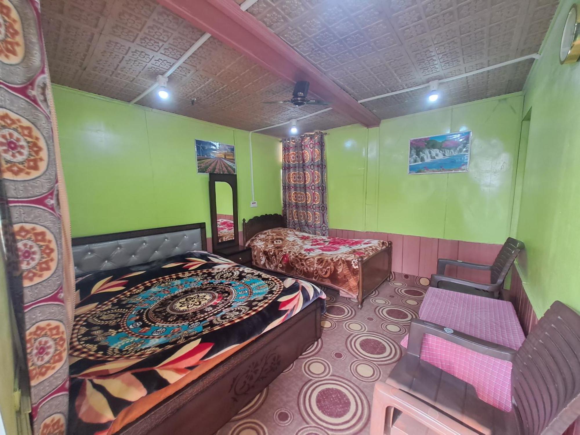 Lakeside Homestay Srinagar Eksteriør bilde