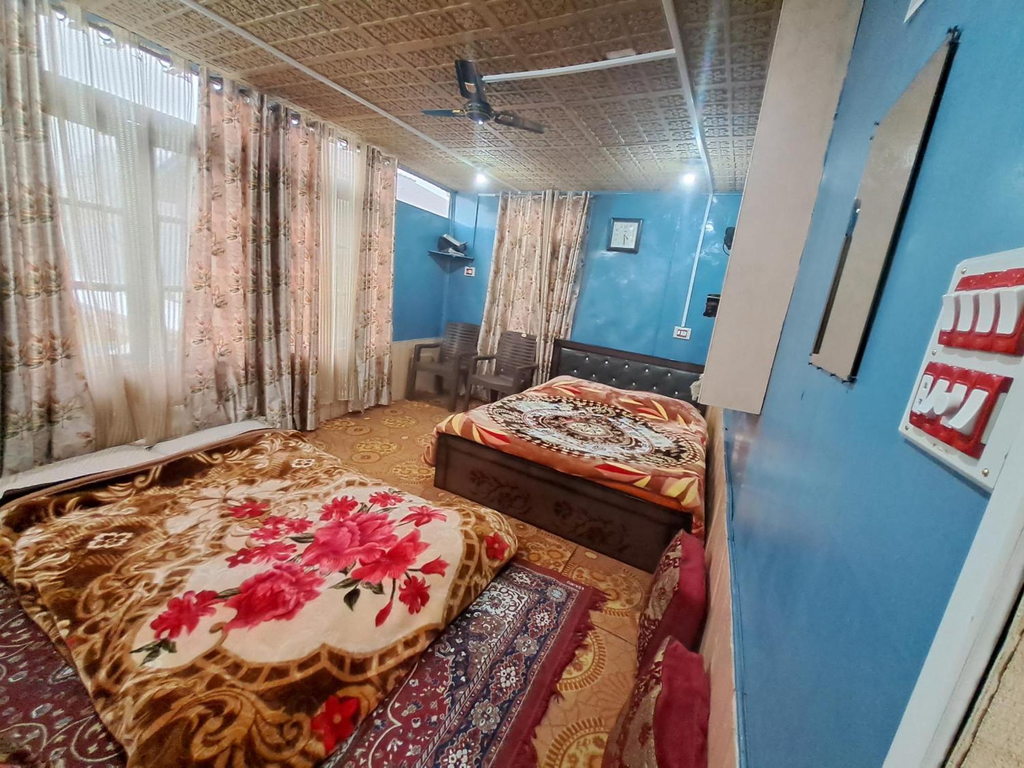 Lakeside Homestay Srinagar Eksteriør bilde