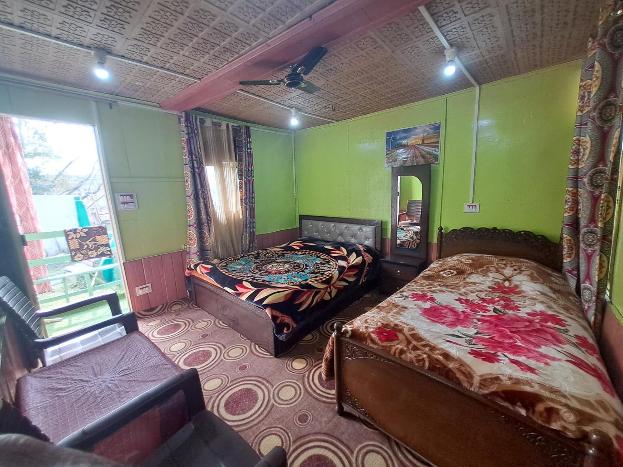Lakeside Homestay Srinagar Eksteriør bilde