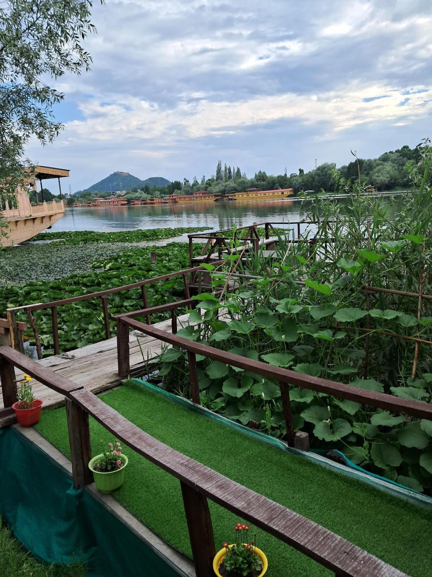 Lakeside Homestay Srinagar Eksteriør bilde
